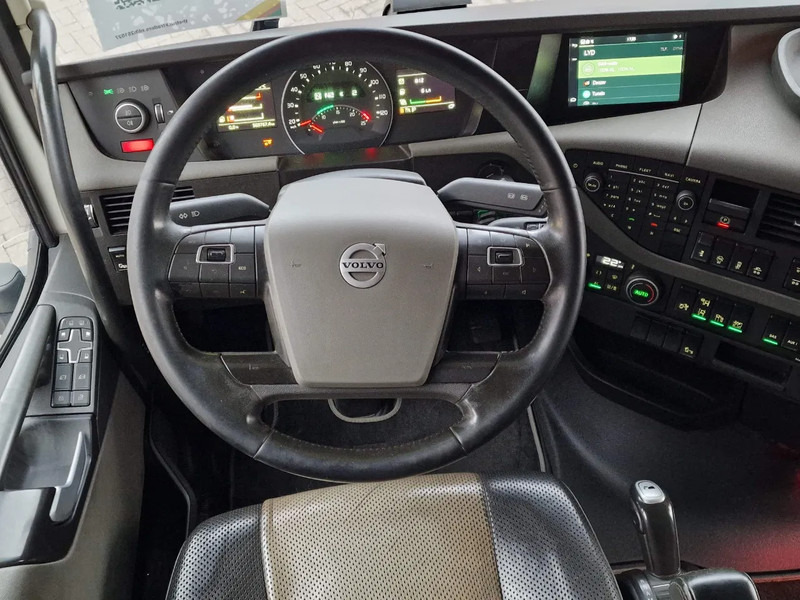 Camion porte-conteneur/ Caisse mobile Volvo FH 13.540 Globetrotter 6x2 - BDF - Loadlift - Full air - I parkcool - 4.80 WB: photos 11 Camion porte-conteneur/ Caisse mobile Volvo FH 13.540 Globetrotter 6x2 - BDF - Loadlift - Full air - I parkcool - 4.80 WB: photos 11