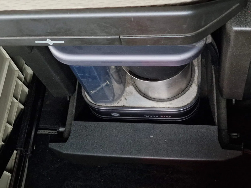 Camion porte-conteneur/ Caisse mobile Volvo FH 13.540 Globetrotter 6x2 - BDF - Loadlift - Full air - I parkcool - 4.80 WB: photos 19 Camion porte-conteneur/ Caisse mobile Volvo FH 13.540 Globetrotter 6x2 - BDF - Loadlift - Full air - I parkcool - 4.80 WB: photos 19