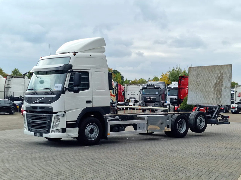 Volvo FM 380 Globetrotter 6x2 Chassis - Loadlift - 4.90 WB - Full air - Low KM - Châssis cabine: photos 3 Volvo FM 380 Globetrotter 6x2 Chassis - Loadlift - 4.90 WB - Full air - Low KM - Châssis cabine: photos 3