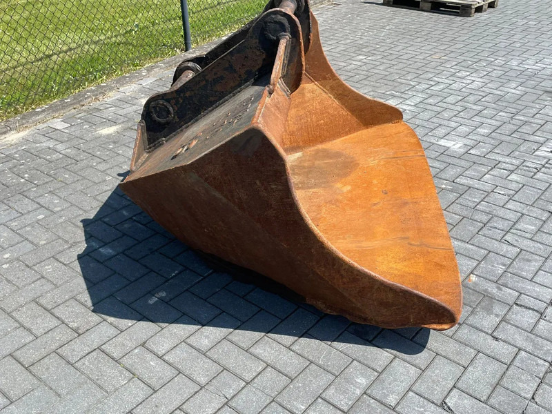 BUCKETWAREHOUSE S70 | GRADING BUCKET | SCHAUFEL - Godet pour Engins de chantier: photos 4 BUCKETWAREHOUSE S70 | GRADING BUCKET | SCHAUFEL - Godet pour Engins de chantier: photos 4