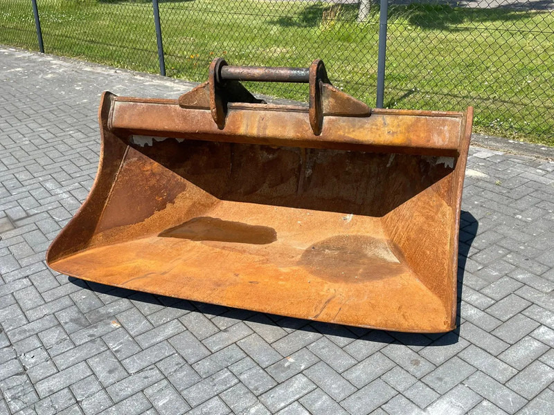 BUCKETWAREHOUSE S70 | GRADING BUCKET | SCHAUFEL - Godet pour Engins de chantier: photos 2 BUCKETWAREHOUSE S70 | GRADING BUCKET | SCHAUFEL - Godet pour Engins de chantier: photos 2