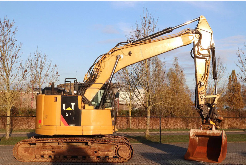 Caterpillar 325 F LCR | ROTOTILT | BUCKET | GPS PREPARED - Pelle sur chenille: photos 4 Caterpillar 325 F LCR | ROTOTILT | BUCKET | GPS PREPARED - Pelle sur chenille: photos 4