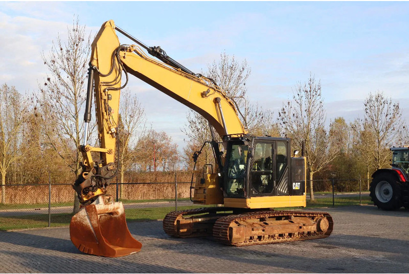 Caterpillar 325 F LCR | ROTOTILT | BUCKET | GPS PREPARED - Pelle sur chenille: photos 2 Caterpillar 325 F LCR | ROTOTILT | BUCKET | GPS PREPARED - Pelle sur chenille: photos 2