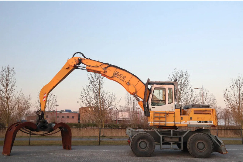 Liebherr A944 B HD | LOG GRAPPLE | HOLZGREIFER | TIMBER - Pelle sur pneus: photos 1 Liebherr A944 B HD | LOG GRAPPLE | HOLZGREIFER | TIMBER - Pelle sur pneus: photos 1
