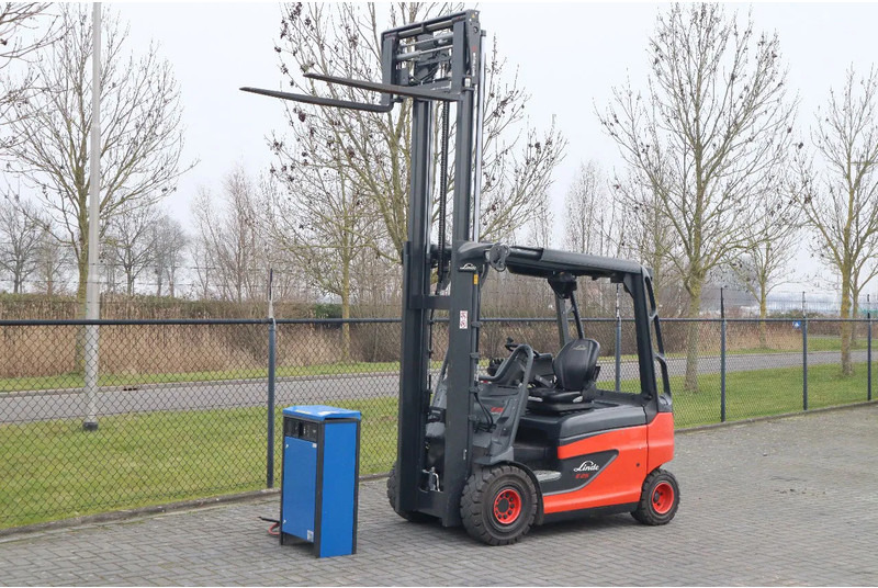 Linde E25 R-01 ROADSTER | DEMO | SIDESHIFT | FORK SPREADERS - Chariot élévateur électrique: photos 2 Linde E25 R-01 ROADSTER | DEMO | SIDESHIFT | FORK SPREADERS - Chariot élévateur électrique: photos 2