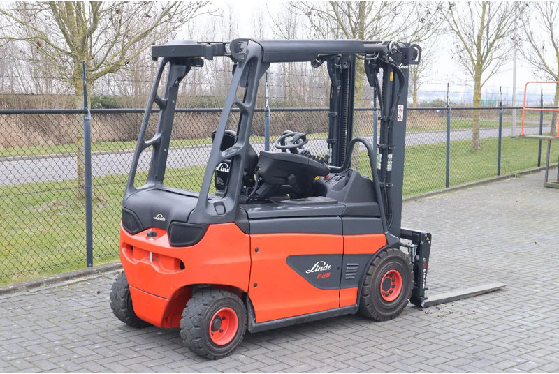 Linde E25 R-01 ROADSTER | DEMO | SIDESHIFT | FORK SPREADERS - Chariot élévateur électrique: photos 5 Linde E25 R-01 ROADSTER | DEMO | SIDESHIFT | FORK SPREADERS - Chariot élévateur électrique: photos 5