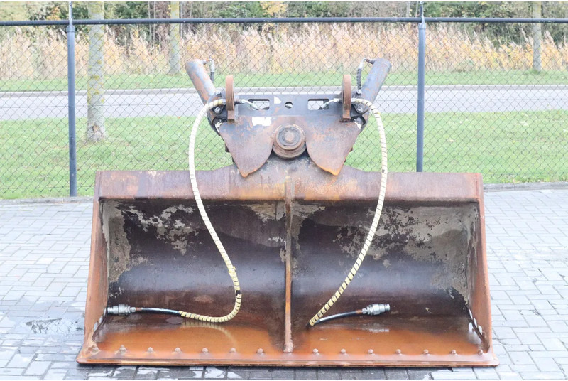 Onbekend CW30 | TILT BUCKET | TILT SCHAUFEL | KANTELBAK - Godet pour Engins de chantier: photos 2 Onbekend CW30 | TILT BUCKET | TILT SCHAUFEL | KANTELBAK - Godet pour Engins de chantier: photos 2