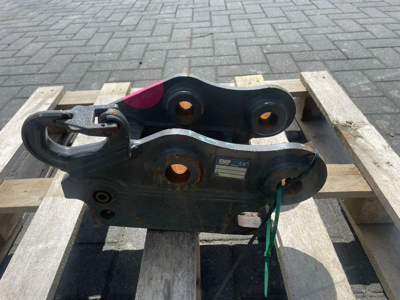 SMP S30 | HALF-AUTO QUICK COUPLER | SNELWISSEL | VOLVO EC18 - Cisaille de démolition pour Engins de chantier: photos 5 SMP S30 | HALF-AUTO QUICK COUPLER | SNELWISSEL | VOLVO EC18 - Cisaille de démolition pour Engins de chantier: photos 5