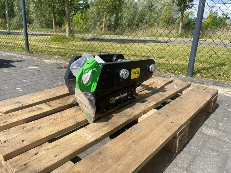 STEELWRIST QC S40 FPL | QUICK COUPLER | 2 - 6 TON | NEW / UNUSED - Cisaille de démolition pour Engins de chantier: photos 1 STEELWRIST QC S40 FPL | QUICK COUPLER | 2 - 6 TON | NEW / UNUSED - Cisaille de démolition pour Engins de chantier: photos 1