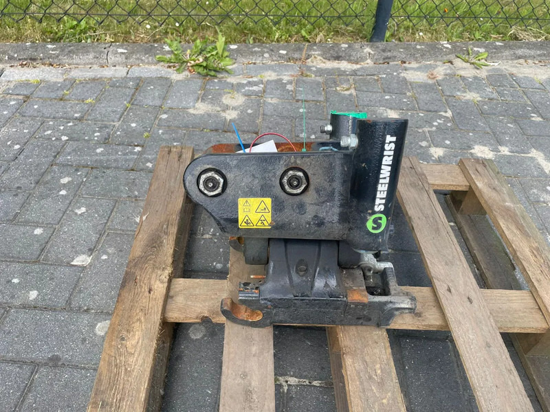 STEELWRIST TCX S30 - 180 MEC | TILT COUPLER | TILTING COUPLER | NEW / UNUSED - Tiltrotator pour Engins de chantier: photos 2 STEELWRIST TCX S30 - 180 MEC | TILT COUPLER | TILTING COUPLER | NEW / UNUSED - Tiltrotator pour Engins de chantier: photos 2