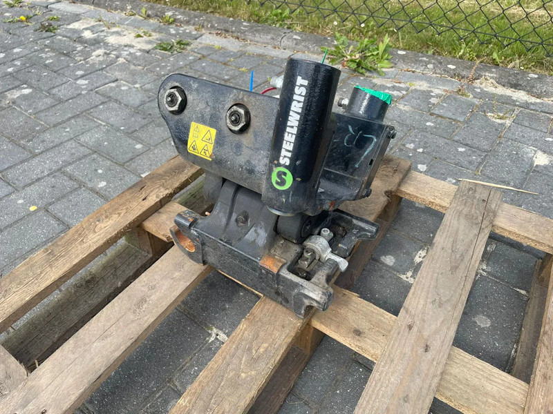 STEELWRIST TCX S30 - 180 MEC | TILT COUPLER | TILTING COUPLER | NEW / UNUSED - Tiltrotator pour Engins de chantier: photos 1 STEELWRIST TCX S30 - 180 MEC | TILT COUPLER | TILTING COUPLER | NEW / UNUSED - Tiltrotator pour Engins de chantier: photos 1
