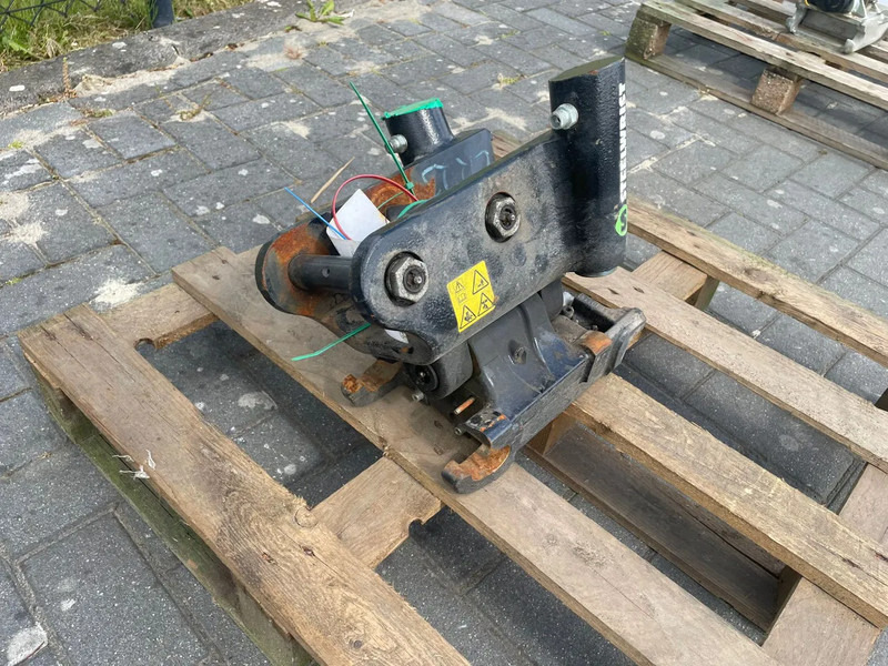 STEELWRIST TCX S30 - 180 MEC | TILT COUPLER | TILTING COUPLER | NEW / UNUSED - Tiltrotator pour Engins de chantier: photos 3 STEELWRIST TCX S30 - 180 MEC | TILT COUPLER | TILTING COUPLER | NEW / UNUSED - Tiltrotator pour Engins de chantier: photos 3