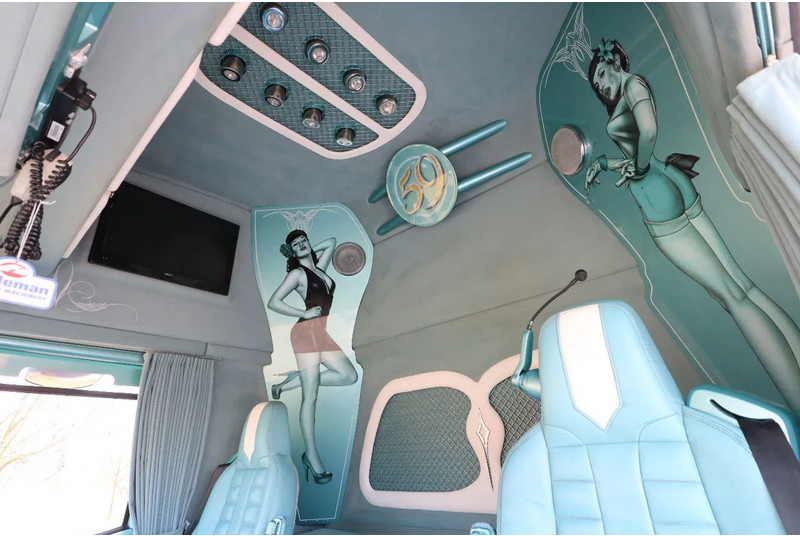 Camion fourgon Scania R560 V8 | BERTHONS HOT ROD | CUSTOM SPECIAL TRUCK: photos 18