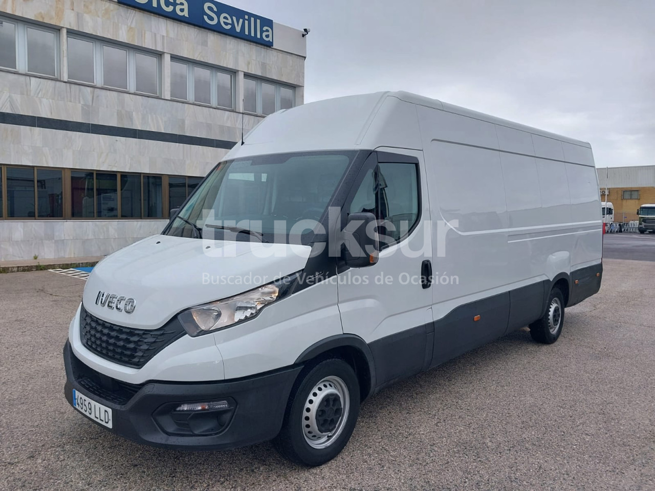 IVECO DAILY 35S16 - Fourgon grand volume: photos 1 IVECO DAILY 35S16 - Fourgon grand volume: photos 1