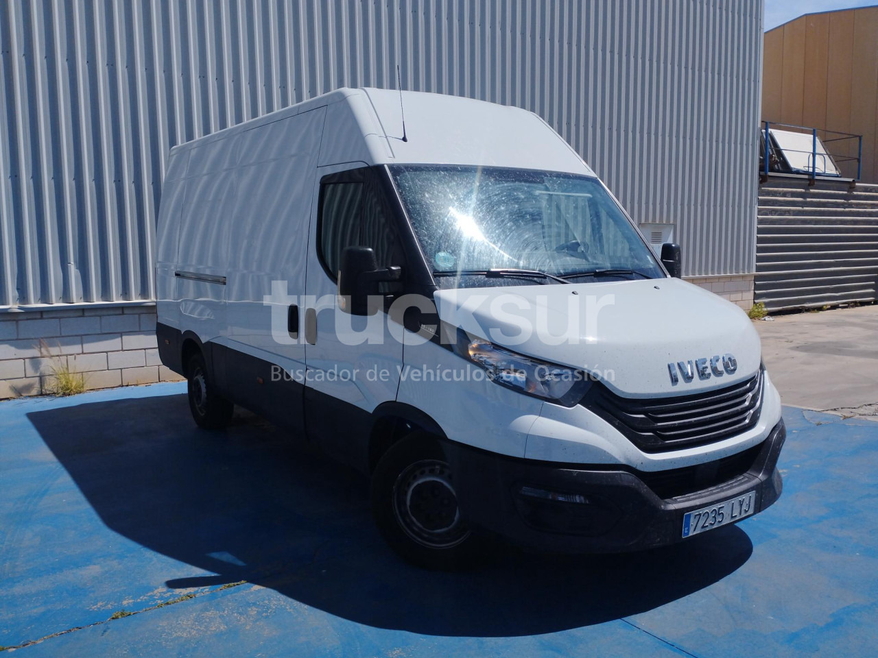 IVECO DAILY 35S16 F 12M3 - Fourgon grand volume: photos 2 IVECO DAILY 35S16 F 12M3 - Fourgon grand volume: photos 2