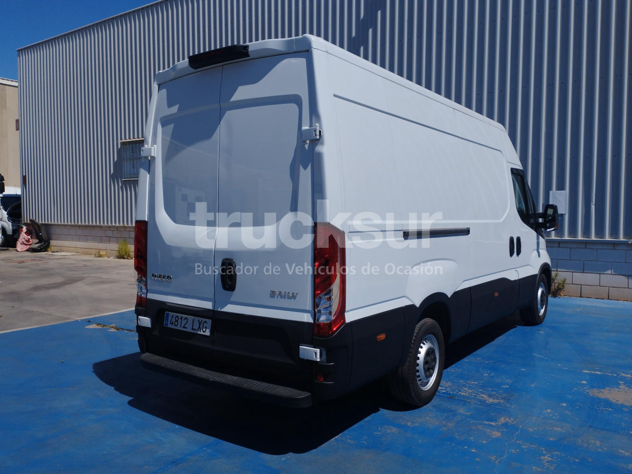 IVECO DAILY 35S16 F 12M3 - Fourgon grand volume: photos 4 IVECO DAILY 35S16 F 12M3 - Fourgon grand volume: photos 4