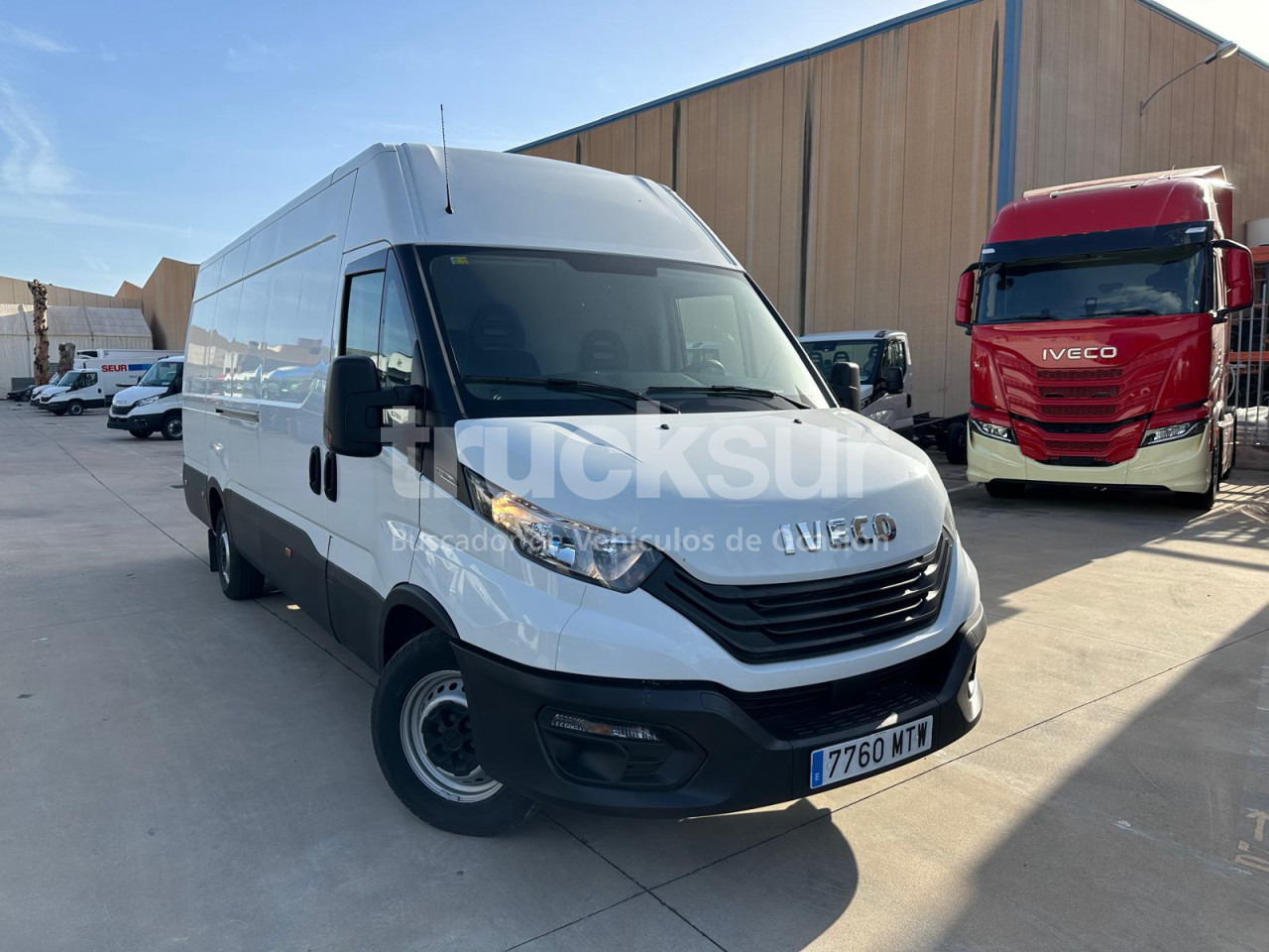 IVECO DAILY 35S16 F 16M3 - Fourgon grand volume: photos 2 IVECO DAILY 35S16 F 16M3 - Fourgon grand volume: photos 2