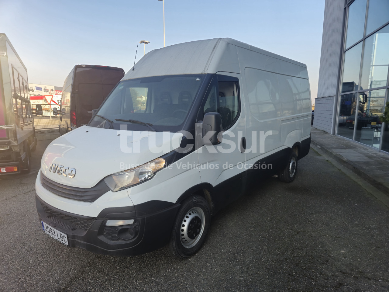 IVECO DAILY 35S16V 12M3 - Fourgon grand volume: photos 1 IVECO DAILY 35S16V 12M3 - Fourgon grand volume: photos 1