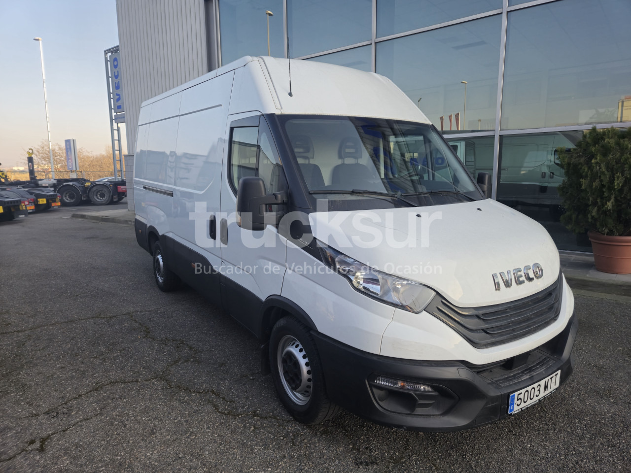 IVECO DAILY 35S16V 12M3 - Fourgon grand volume: photos 3 IVECO DAILY 35S16V 12M3 - Fourgon grand volume: photos 3