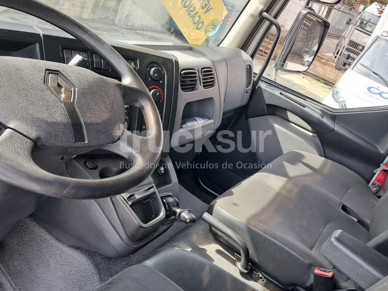 RENAULT D 12.210 SEMITAULINER - Camion à rideaux coulissants: photos 5 RENAULT D 12.210 SEMITAULINER - Camion à rideaux coulissants: photos 5