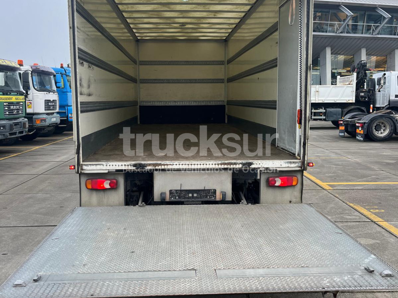 RENAULT D12.240 - Camion fourgon: photos 3 RENAULT D12.240 - Camion fourgon: photos 3