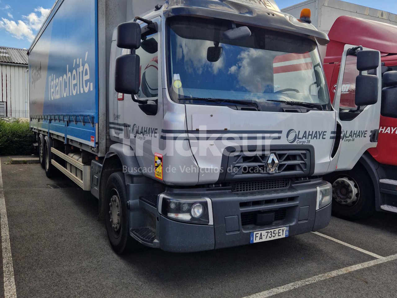 RENAULT D320.26 ejes 6x2*4 - Camion à rideaux coulissants: photos 1 RENAULT D320.26 ejes 6x2*4 - Camion à rideaux coulissants: photos 1