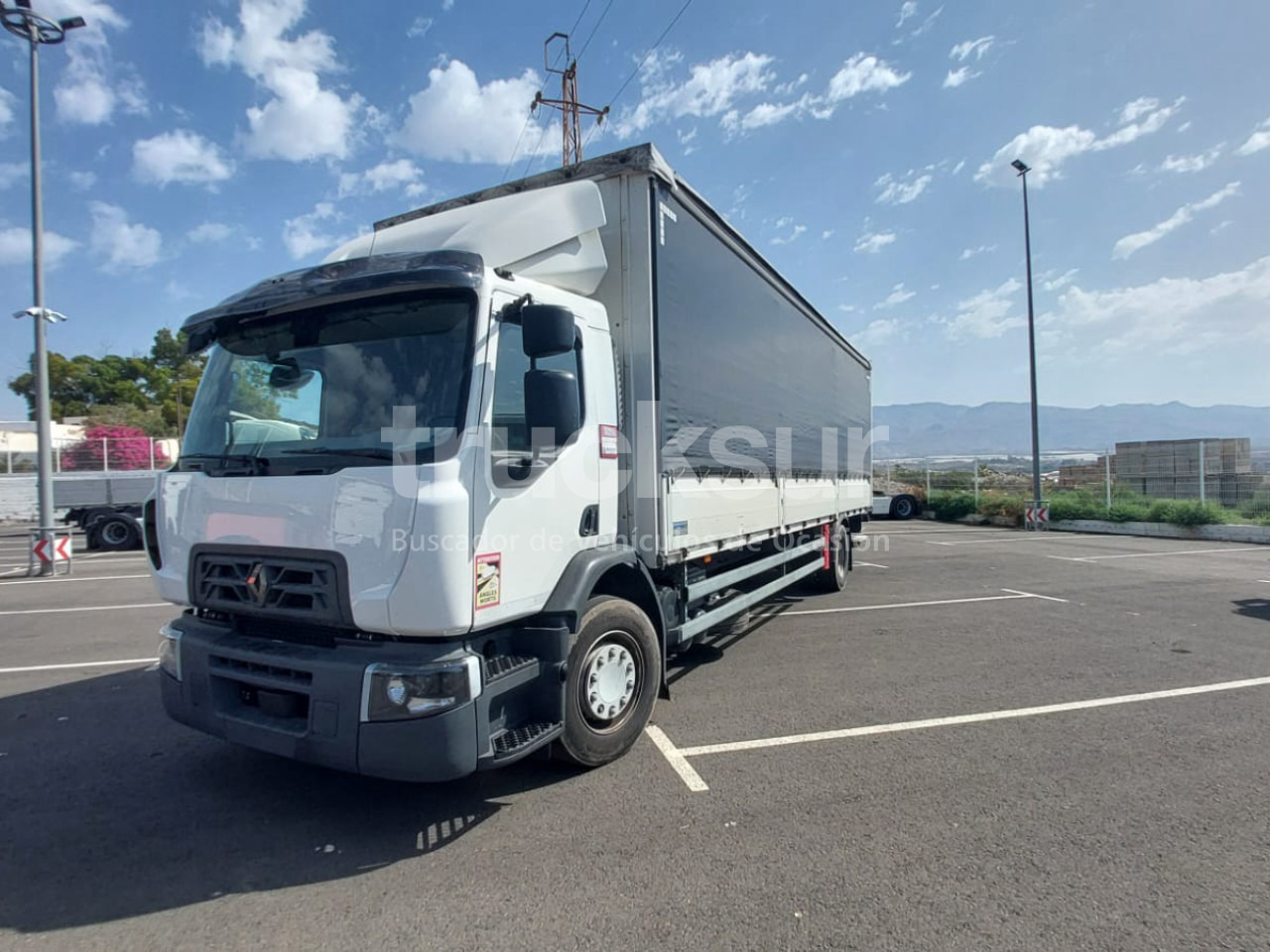 RENAULT D380.18 - Camion à rideaux coulissants: photos 1 RENAULT D380.18 - Camion à rideaux coulissants: photos 1