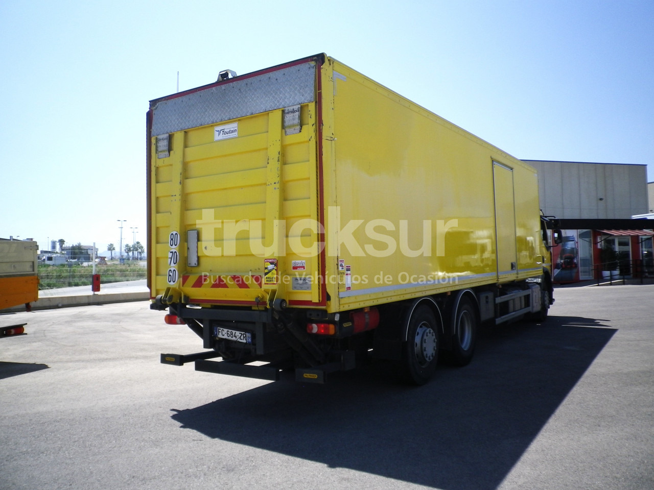 RENAULT D380.26 6X2*4 ejes 6x2*4 - Camion fourgon: photos 4 RENAULT D380.26 6X2*4 ejes 6x2*4 - Camion fourgon: photos 4