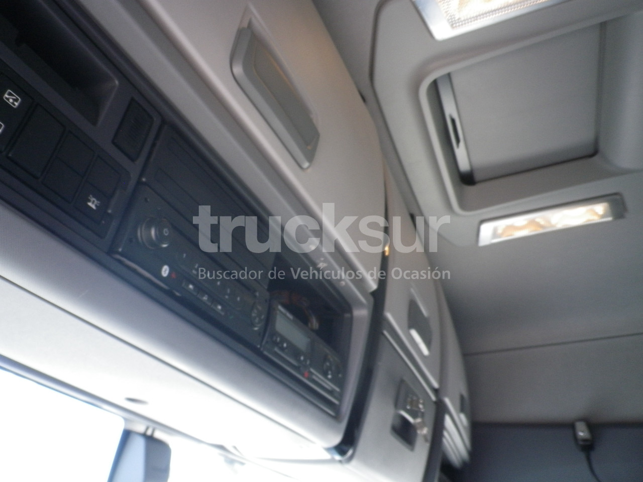 Tracteur routier RENAULT T440 SLEEPER CAB: photos 9