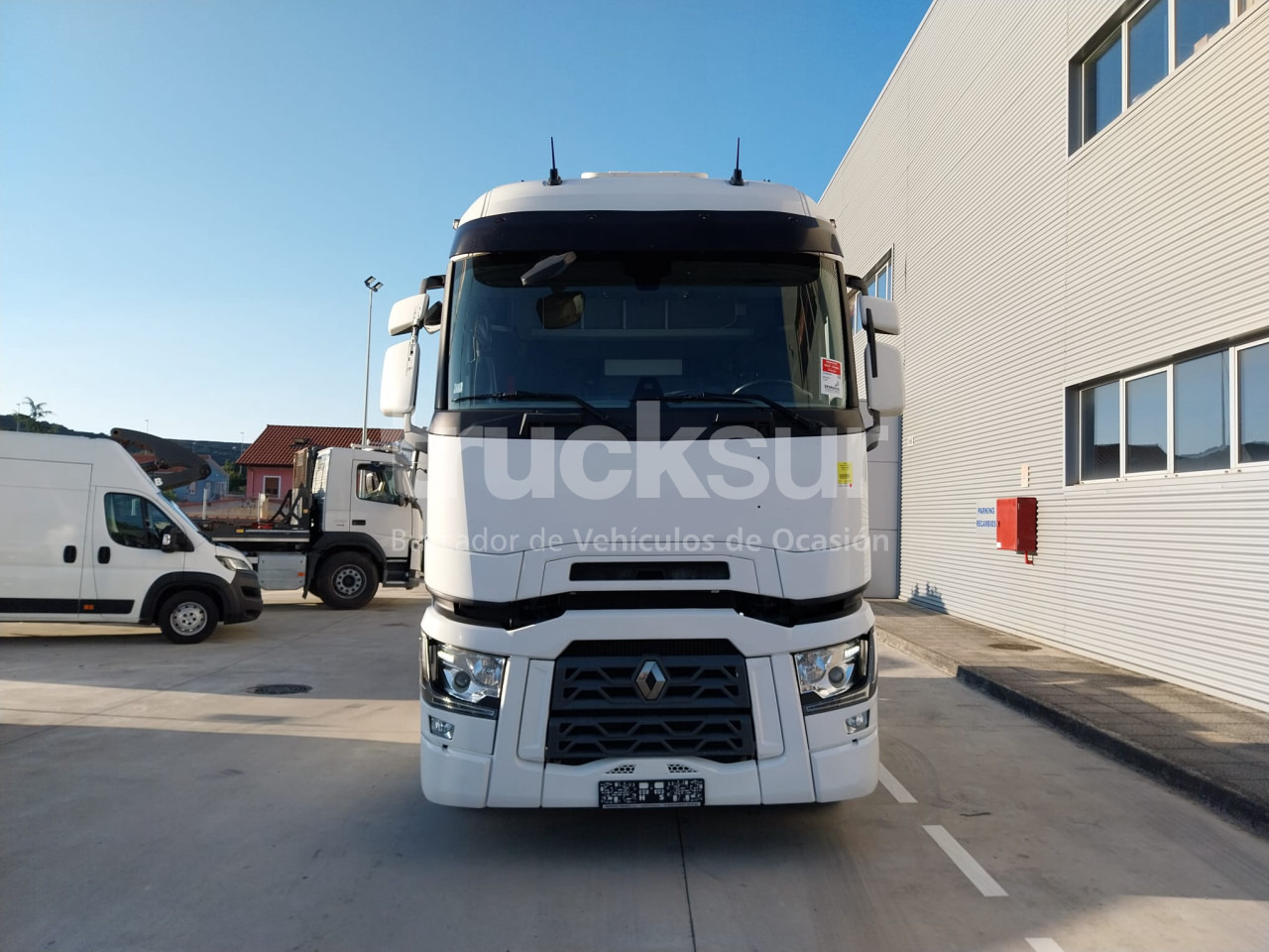 RENAULT T520 HIGH SLEEPER CAB - Tracteur routier: photos 1 RENAULT T520 HIGH SLEEPER CAB - Tracteur routier: photos 1