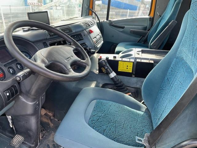 Photo d'intérieur 1: Camion ampliroll DAF CF85 340