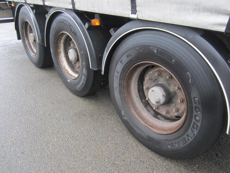 Fruehauf - Semi-remorque rideaux coulissants: photos 4 Fruehauf - Semi-remorque rideaux coulissants: photos 4