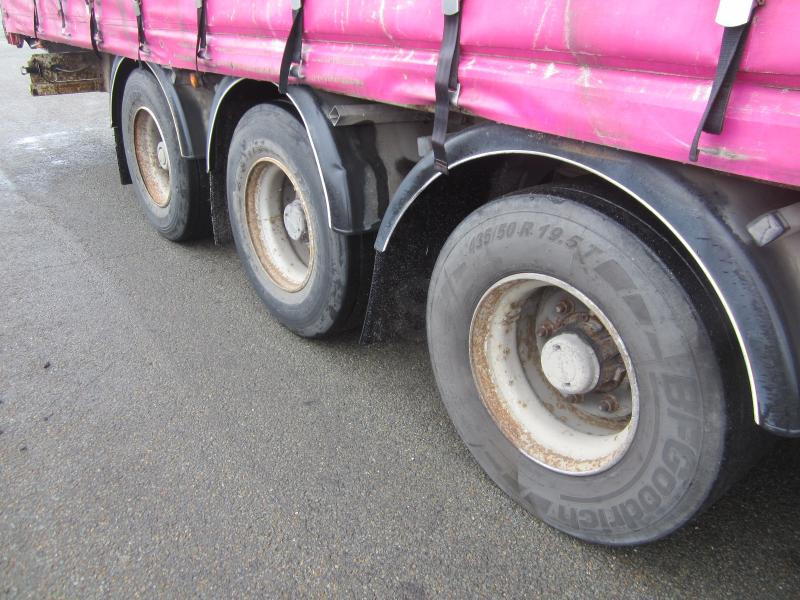 Fruehauf - Semi-remorque rideaux coulissants: photos 4 Fruehauf - Semi-remorque rideaux coulissants: photos 4