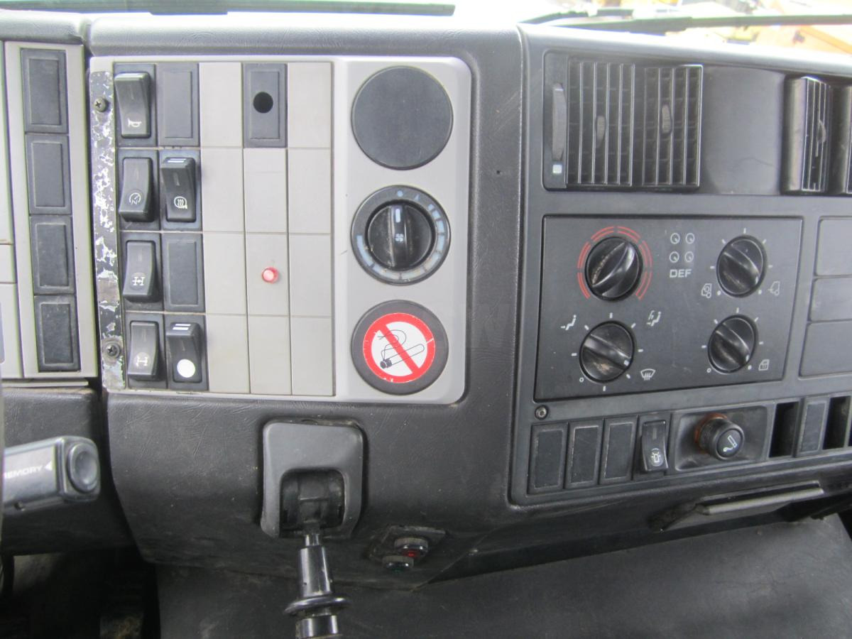 Camion benne MAN 27.414: photos 26