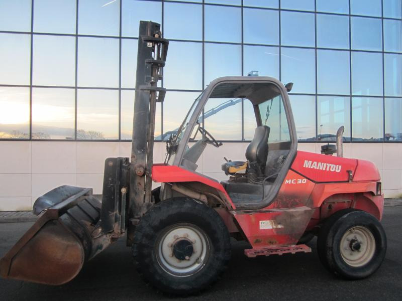 Manitou MC30 - Chariot élévateur diesel: photos 2 Manitou MC30 - Chariot élévateur diesel: photos 2