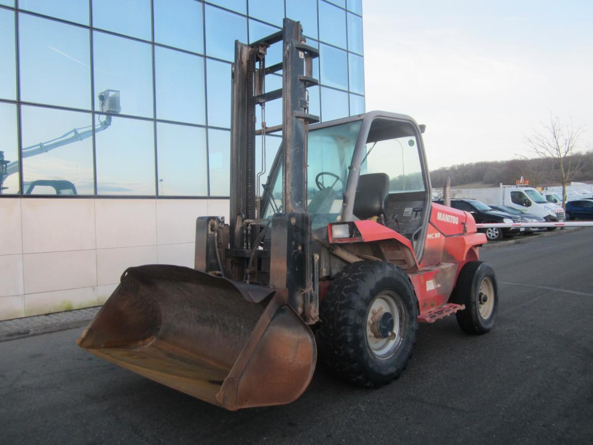 Manitou MC30 - Chariot élévateur diesel: photos 1 Manitou MC30 - Chariot élévateur diesel: photos 1