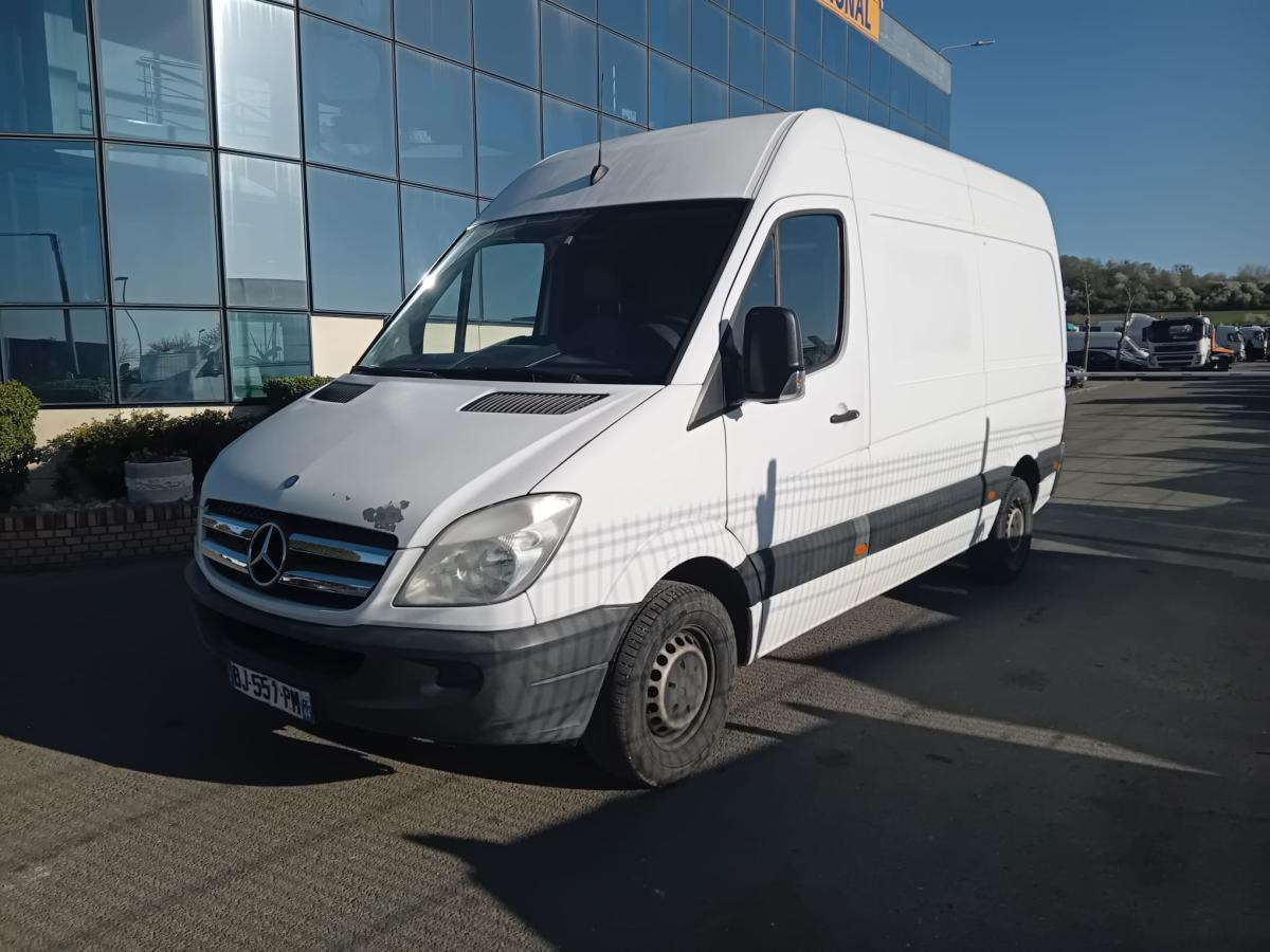 Mercedes Sprinter 218 CDI - Fourgon utilitaire: photos 2 Mercedes Sprinter 218 CDI - Fourgon utilitaire: photos 2