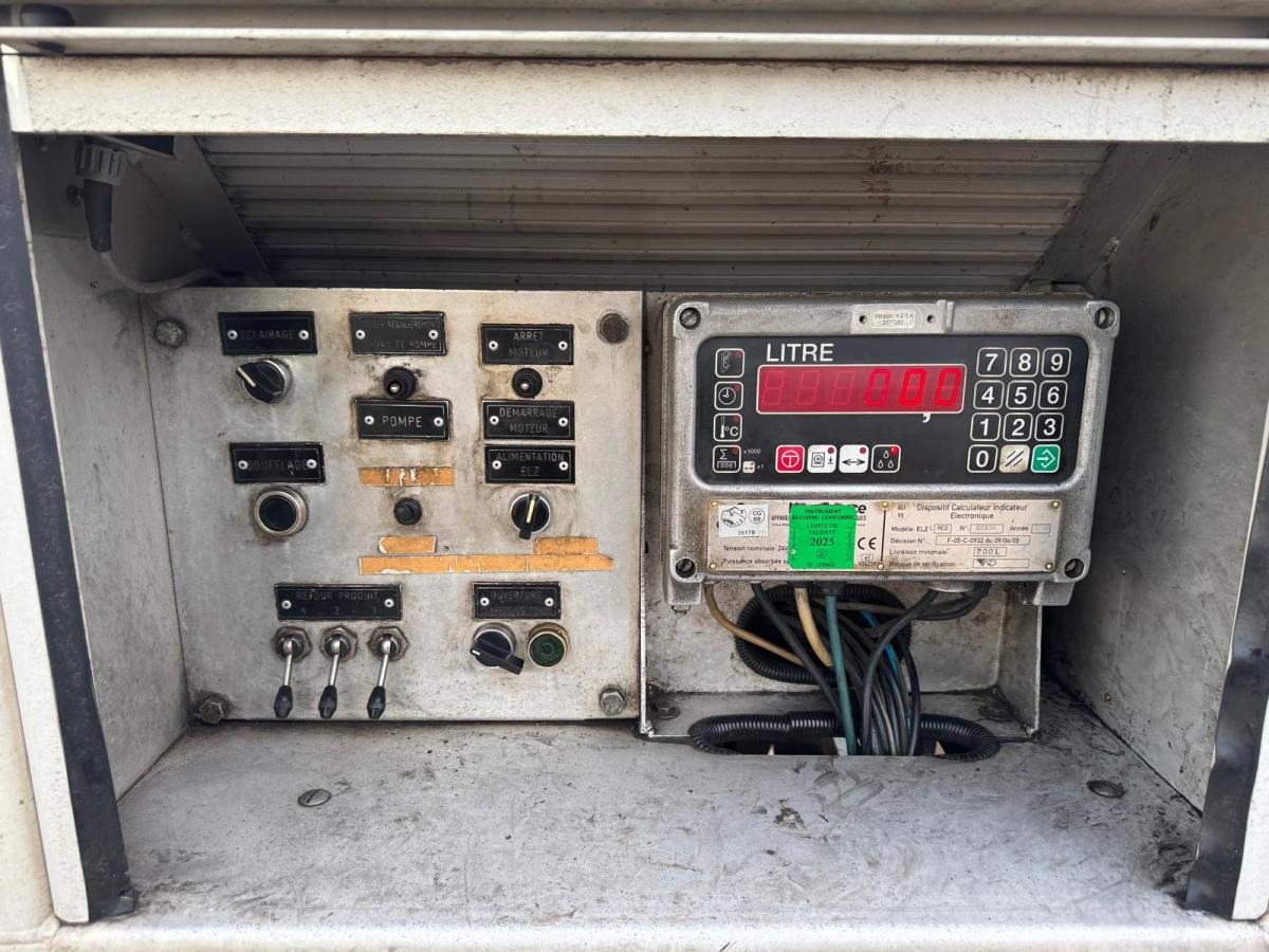 Camion citerne pour transport de carburant Renault Premium 300 DXI: photos 6