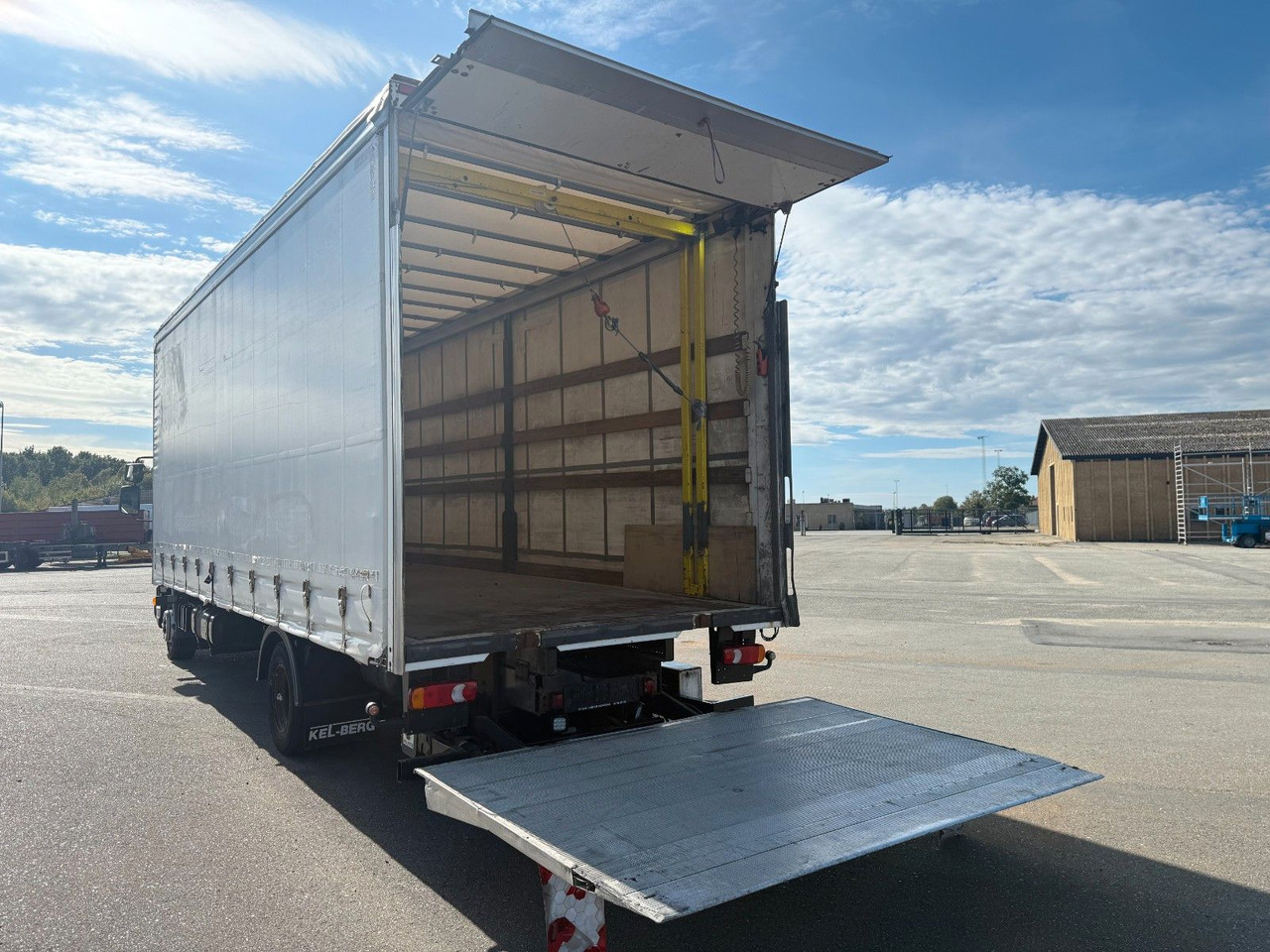 DAF LF 45 /220 4x2 Curtainsider and Taillift Euro 6 - Camion à rideaux coulissants: photos 5 DAF LF 45 /220 4x2 Curtainsider and Taillift Euro 6 - Camion à rideaux coulissants: photos 5