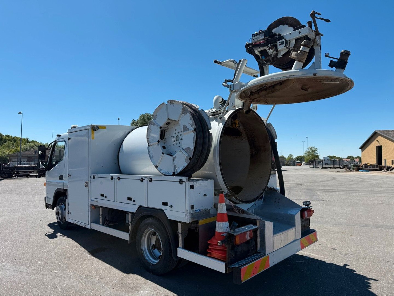 FUSO Canter 9C18 Duonic Rioned 3500 l. Kombi Euro 6 - Camion hydrocureur: photos 5 FUSO Canter 9C18 Duonic Rioned 3500 l. Kombi Euro 6 - Camion hydrocureur: photos 5