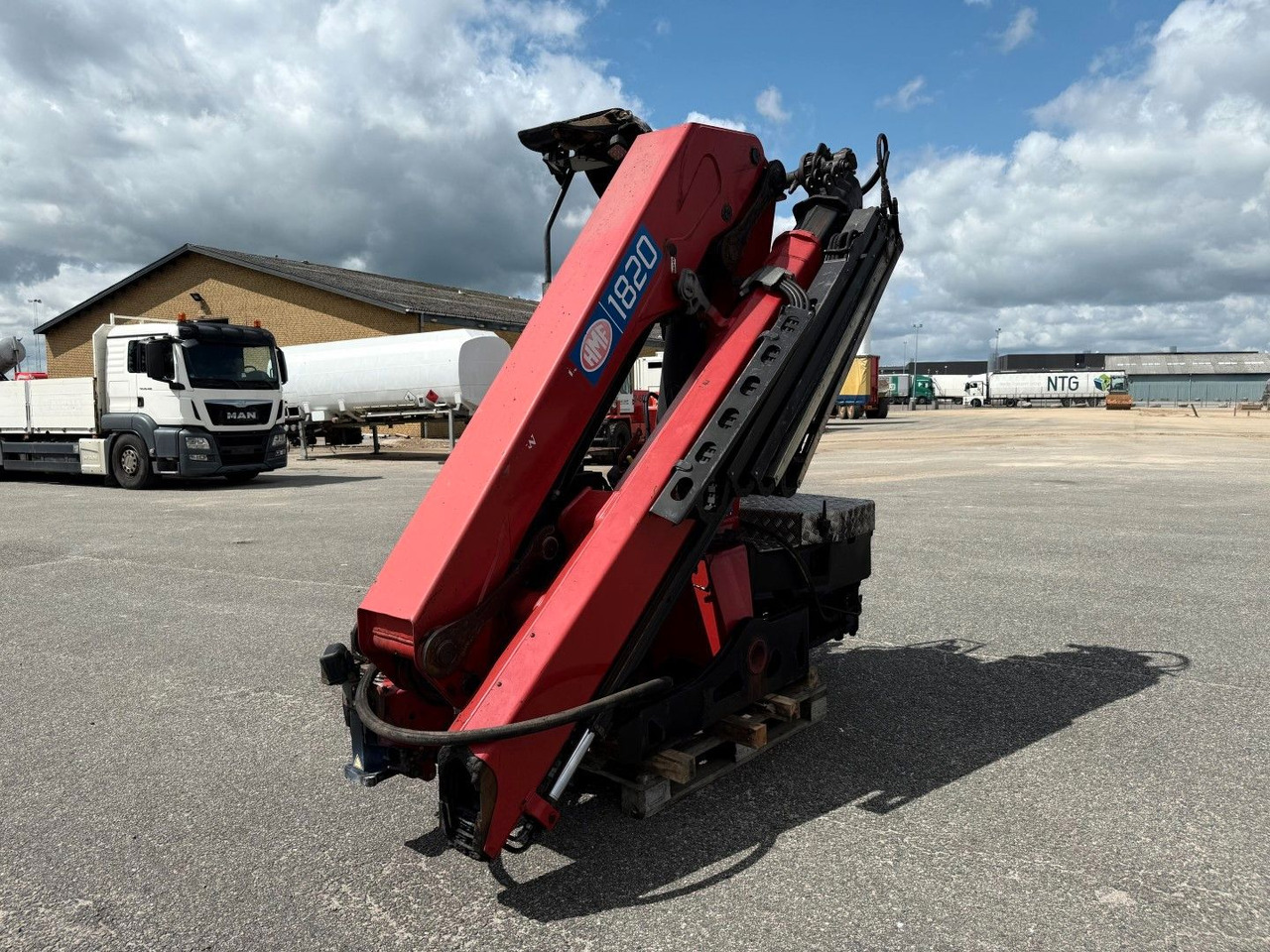 HMF 1820 K4 Remote control / Kran / Crane - Camion grue: photos 5 HMF 1820 K4 Remote control / Kran / Crane - Camion grue: photos 5