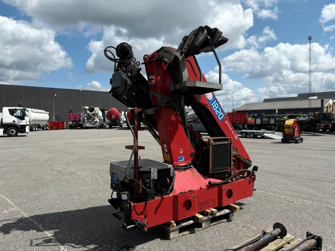 HMF 1820 K4 Remote control / Kran / Crane - Camion grue: photos 2 HMF 1820 K4 Remote control / Kran / Crane - Camion grue: photos 2