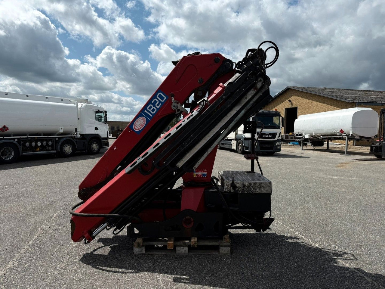 HMF 1820 K4 Remote control / Kran / Crane - Camion grue: photos 4 HMF 1820 K4 Remote control / Kran / Crane - Camion grue: photos 4