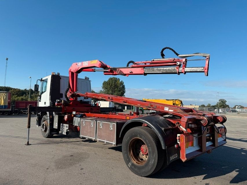 Iveco EuroTech Cursor 190E31 4x2 Tipper / HMF 1060 B3 - Camion grue: photos 4 Iveco EuroTech Cursor 190E31 4x2 Tipper / HMF 1060 B3 - Camion grue: photos 4