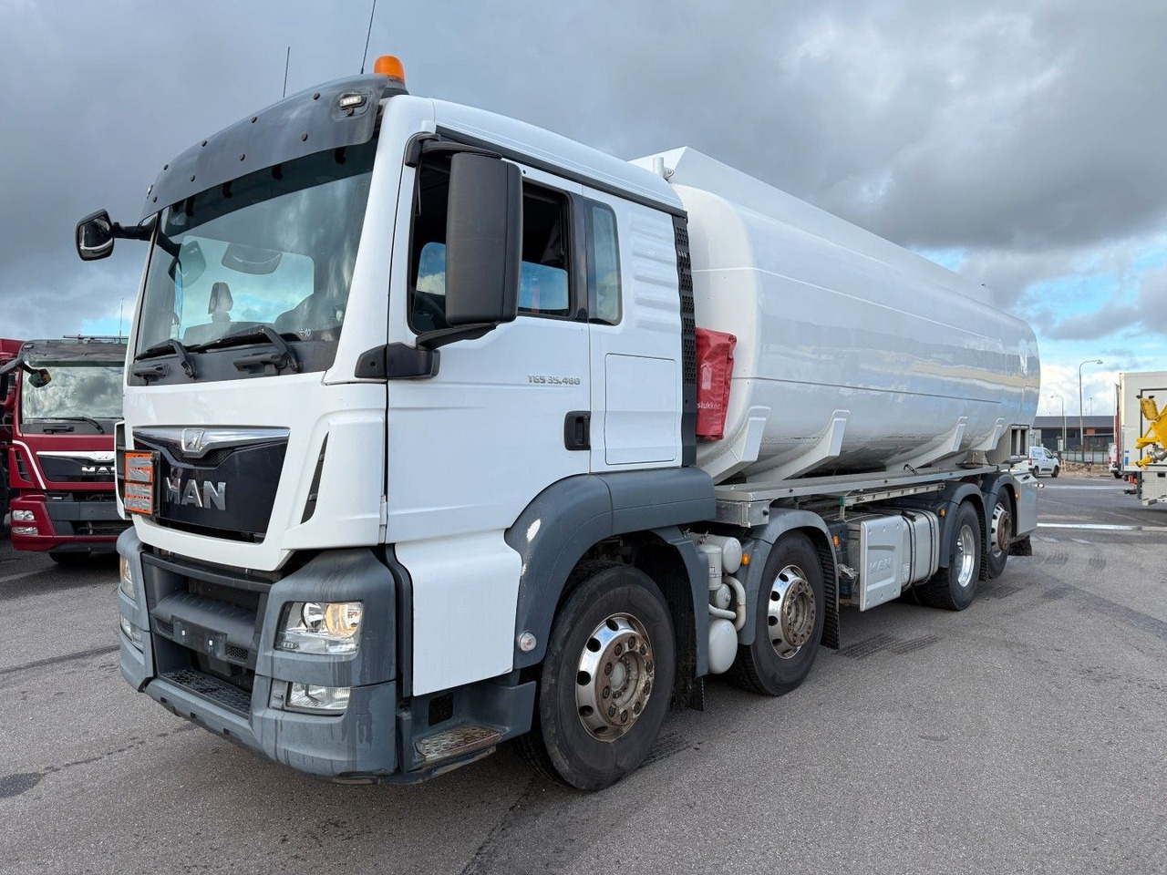 MAN TGS 35.480 8x2*6 Euro 6 23.000 l ADR Tanktruck - Camion citerne: photos 1 MAN TGS 35.480 8x2*6 Euro 6 23.000 l ADR Tanktruck - Camion citerne: photos 1
