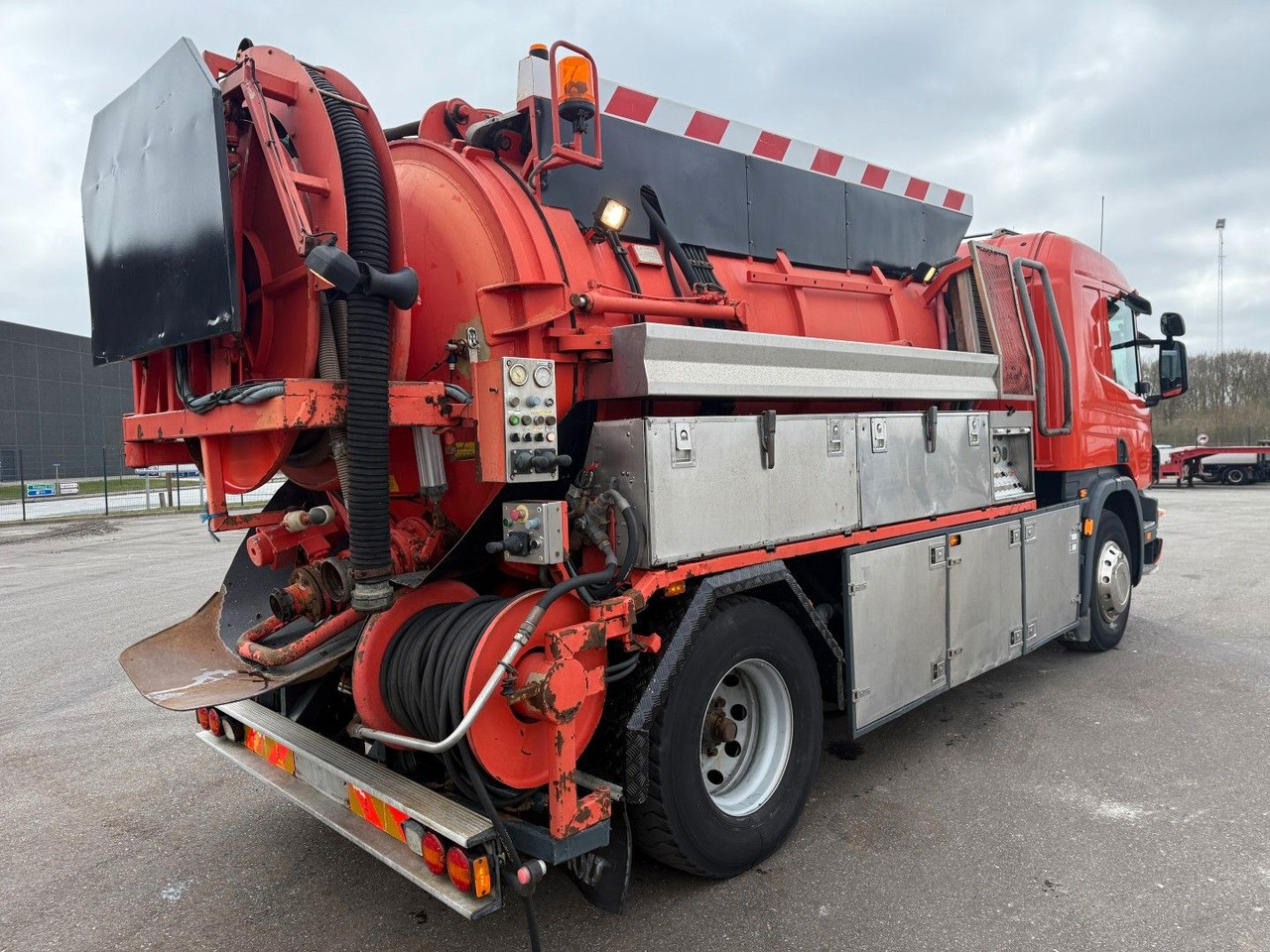 Scania P94/260 4x2 NZ SLS590 Kombi 8.400 l. - Camion hydrocureur: photos 3 Scania P94/260 4x2 NZ SLS590 Kombi 8.400 l. - Camion hydrocureur: photos 3
