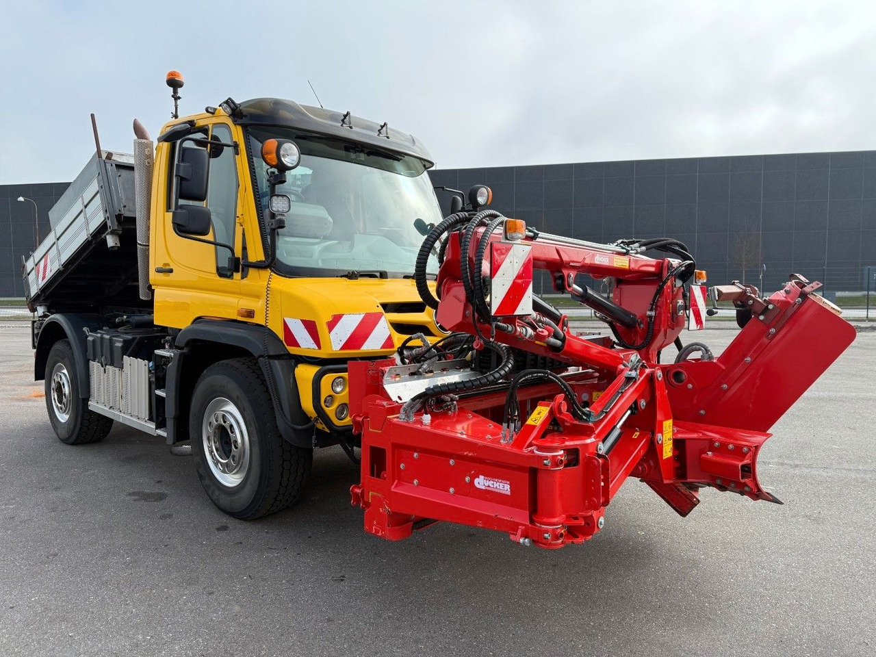 Unimog U427 4x4 Tipper / Kipper / Dücker Fräse BRS 15 - Camion benne: photos 3 Unimog U427 4x4 Tipper / Kipper / Dücker Fräse BRS 15 - Camion benne: photos 3