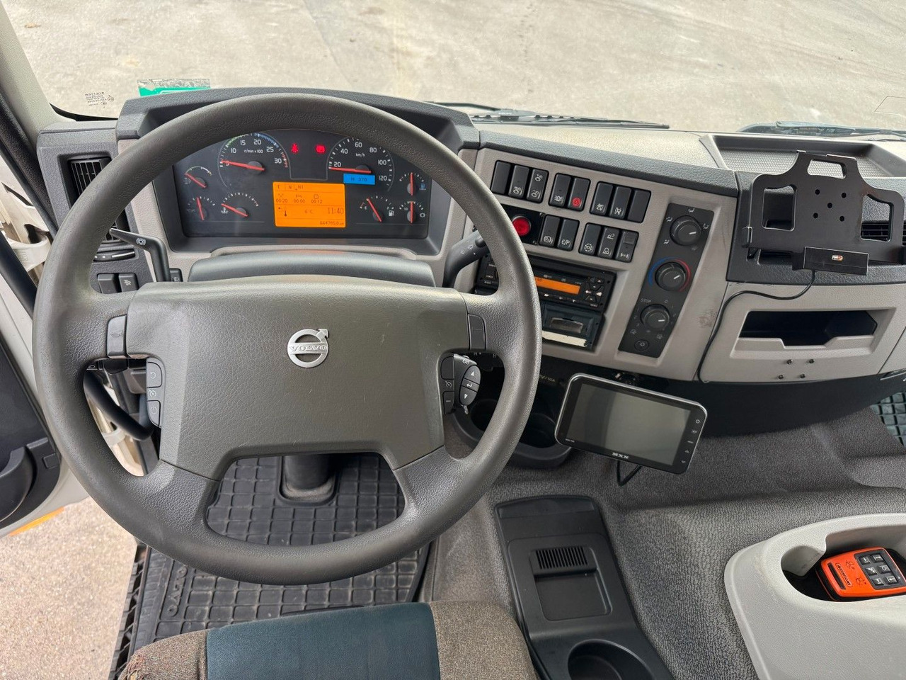 Camion frigorifique Volvo FE320 6x2*4 Frigoblock FK25SL 9.9 m Frigobox: photos 6 Camion frigorifique Volvo FE320 6x2*4 Frigoblock FK25SL 9.9 m Frigobox: photos 6