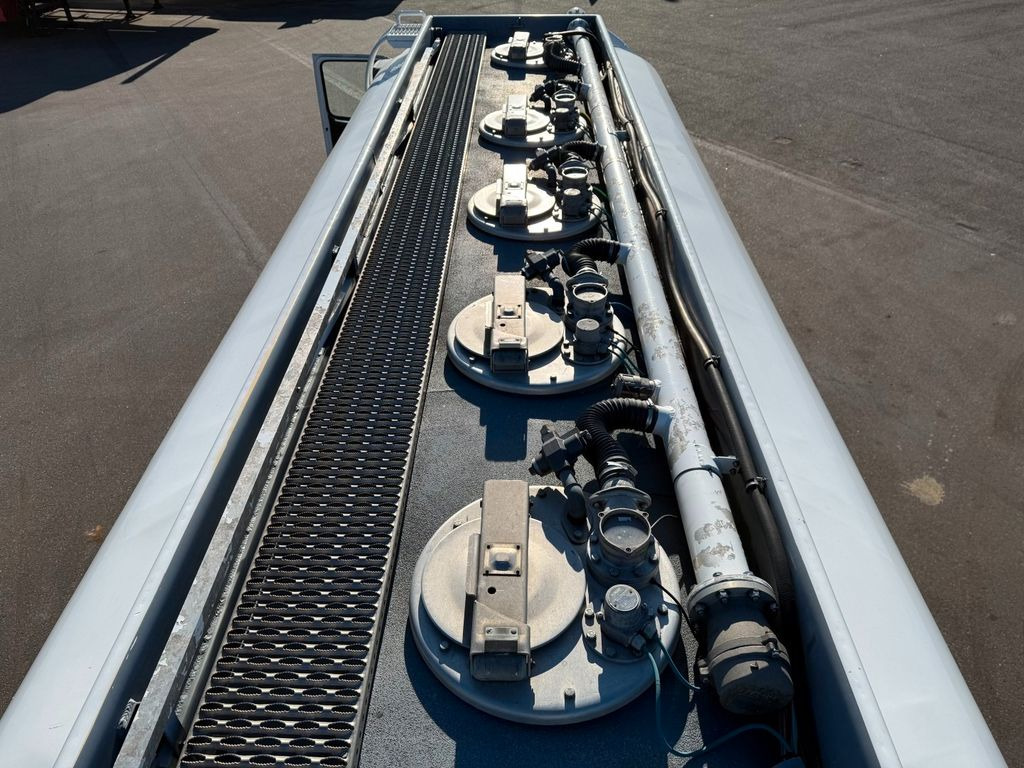 Volvo FM460 8x2*6 24.000 l. ADR Tank Volvo FM460 8x2*6 24.000 l. ADR Tanktruck - Camion citerne: photos 5 Volvo FM460 8x2*6 24.000 l. ADR Tank Volvo FM460 8x2*6 24.000 l. ADR Tanktruck - Camion citerne: photos 5