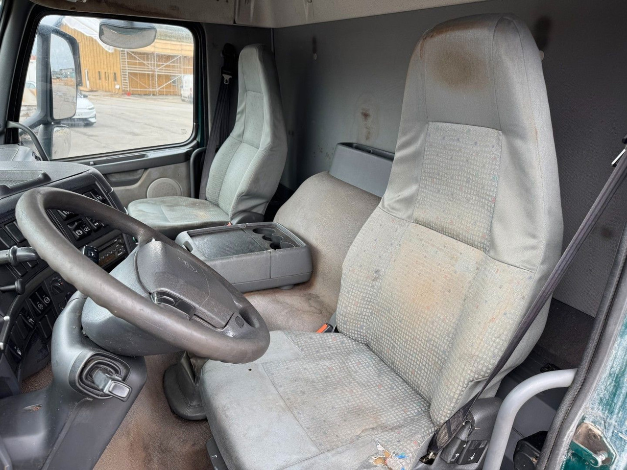 Volvo FM9 380 6x2*4 Tiertransporter / Livestock - Camion chevaux: photos 5 Volvo FM9 380 6x2*4 Tiertransporter / Livestock - Camion chevaux: photos 5